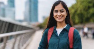 Erikshjälpen i Vänersborg erbjuder second hand-fynd och bidrar till välgörenhet.